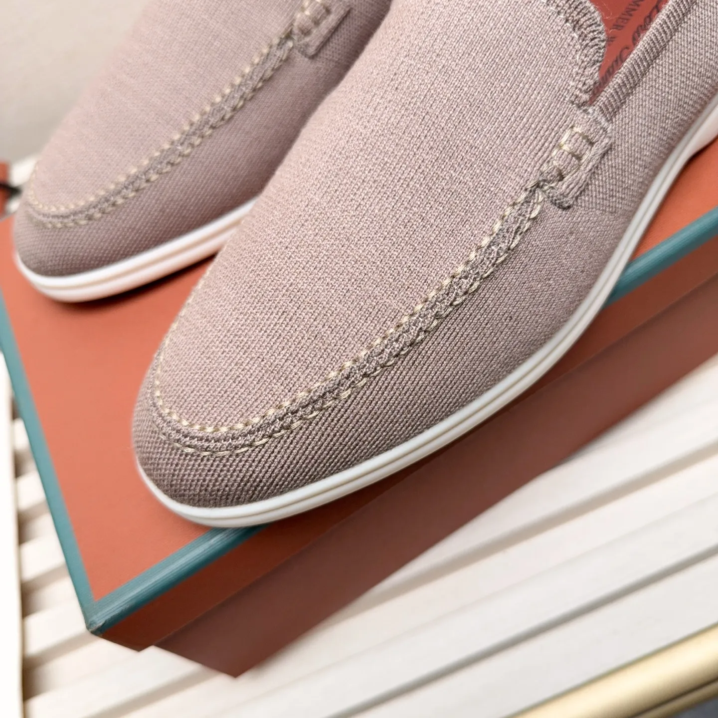 Men's Men's Shoes 💰400 Loro PIana moccasins are made of wish wool fabric. The upper is made of knitted fabric, made on a loom, and then attached to a rubber sole. The Rain System's water-repellent treatment enhances the shoe's functional design, while the suede details give the shoe a sense of elegance and sophistication. Made from Wish, fine wool from Australian and New Zealand Merino sheep